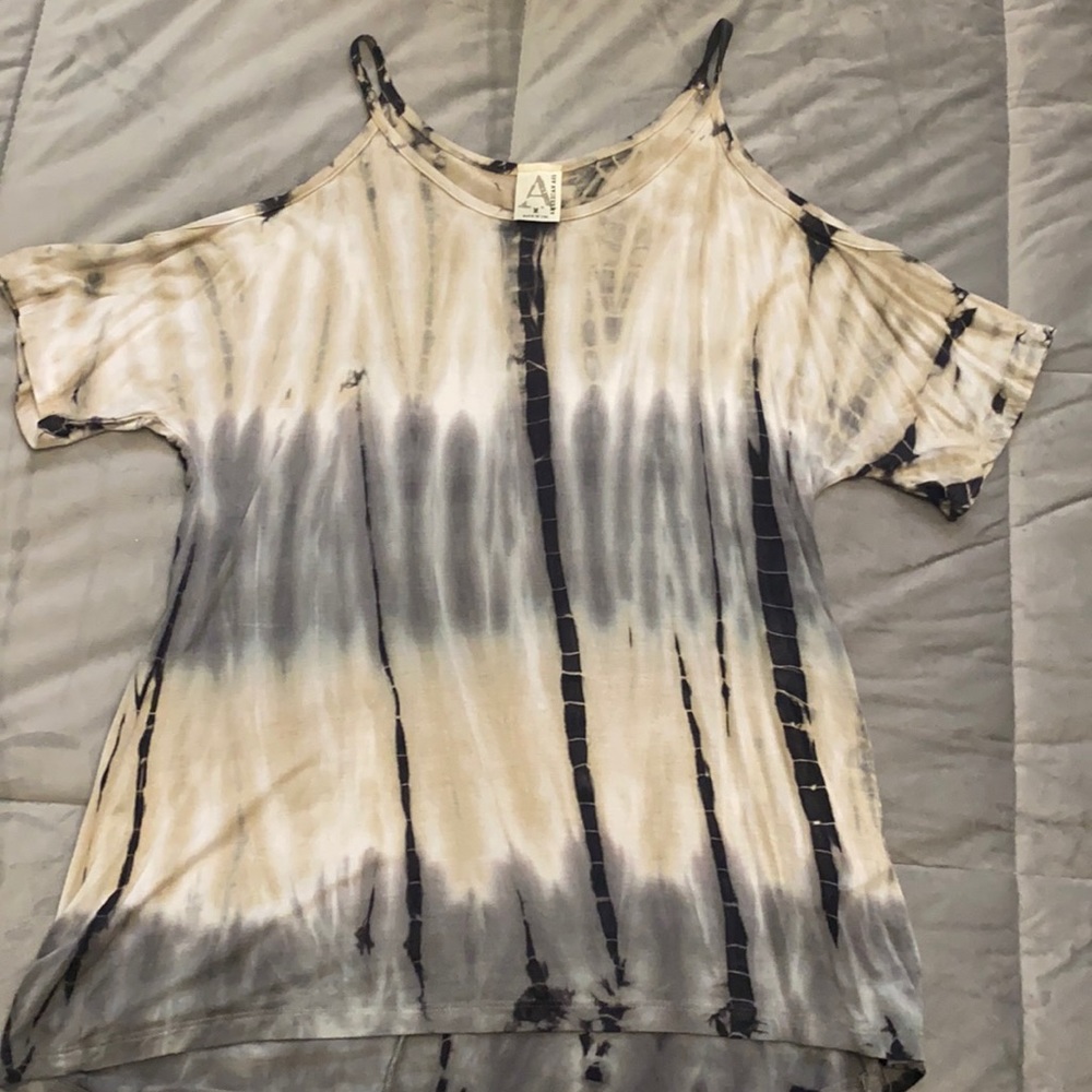 Shoulder peak shirt
